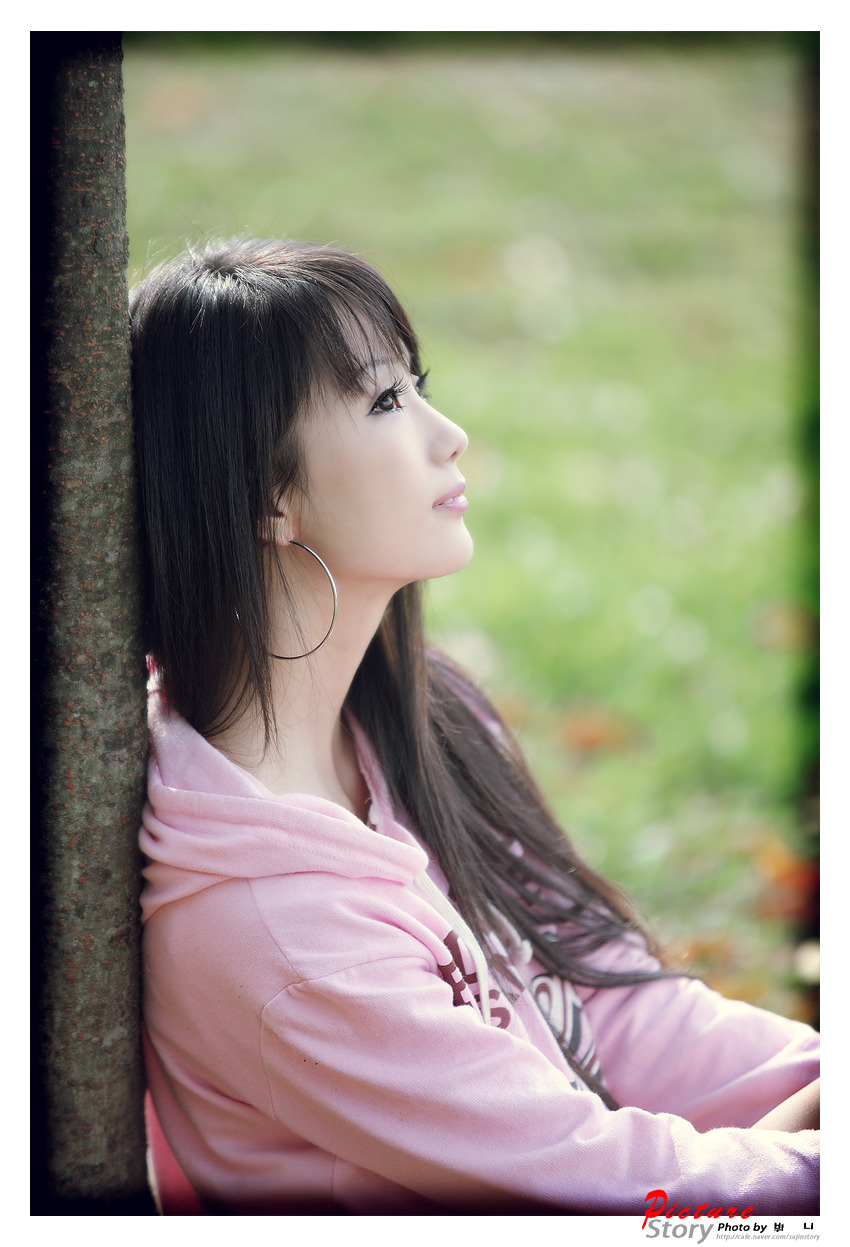 im-soo-yeon-pink-sweatshirt-03.jpg